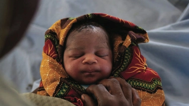 Détail de la couverture du rapport ''Ending Newborn Deaths'' de Save The Children