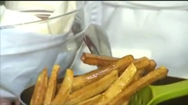 Entre 2014 (date de rédaction de cet article) et 2017, les éléments suggérant une dangerosité de l'acrylamide pour l'être humain ont continué de s'accumuler. (reportage du Magazine de la santé du 25/01/2017)