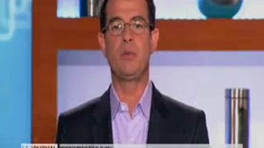 Photo : A gauche, une cellule saine. A droite, une cellule infectée par le HPV - Vidéo : Entretien avec le Dr Joseph Monsonego*, gynécologue