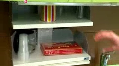 Visite d'un appartement témoin destiné aux personnes âgées.