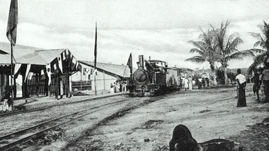 Chemin de fer quittant Léopoldville, à la fin des années 1920. (DR)