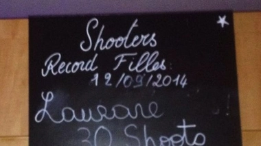 Capture d'écran d'une photographie postée sur le compte Facebook du bar clermontois. D'autres clichés présentant une ardoise de records ont été supprimés du compte depuis l'incident.