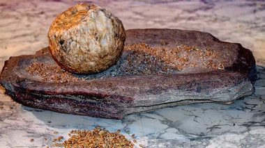 Meule datant du Néolithique. Cette période de la préhistoire humaine est caractérisée par l'adoption d'un modèle de subsistance fondé sur l'agriculture et l'élevage. (cc-by-sa José-Manuel Benito)