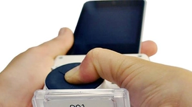 Accessoire smartphone de dépistage VIH et Syphilis Credit: Samiksha Nayak, Columbia Engineering