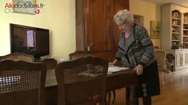 La consultation spécialisée permet d'identifier la cause des troubles de la marche.