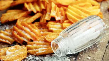 Une consommation excessive de sel pourrait entraîner un retard pubertaire