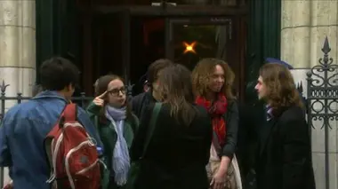 La Fage enjoint le gouvernement à rattacher les étudiants au régime général de la sécurité sociale.