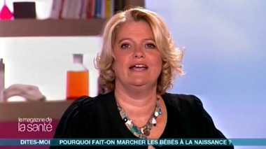 Pourquoi fait-on marcher les bébés à la naissance ?