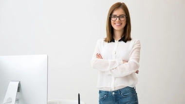 Deux heures de position debout supplémentaires par jour suffisent à entraîner une diminution significative du taux de glucose, de triglycérides et augmentent le niveau de bon cholestérol dans le sang (Image : Psdesign1 - Fotolia.com)