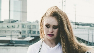 Madeline Stuart, 18 ans, modèle atteinte de trisomie 21