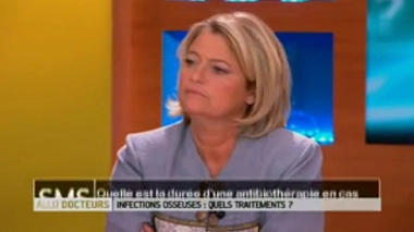 Quelle est la durée d'une antibiothérapie en cas d'infection osseuse ?