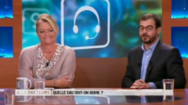 Maux de ventre et diarrhées après avoir bu de l'eau : comment l'expliquer ?