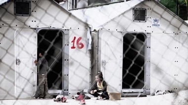 Camp à Samos en Grèce. Selon MSF, "depuis l'accord entre l'Europe et la Turquie conclu le 18 Mars 2016, la Grèce a transformé les camps de réfugiés en camps de détention." (crédits : C. Binet / MYOP)