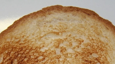 Du côté beurré comme du côté toasté, la tartine tombe toujours... sur des bactéries !