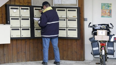 Les employés de La Poste souffrent de leurs conditions de travail - Crédit photo : Monregard - Fotolia.com