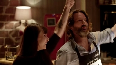 Capture d'écran extraite de la série "Les Recettes pompettes" avec Frédéric Beigbeder en invité.