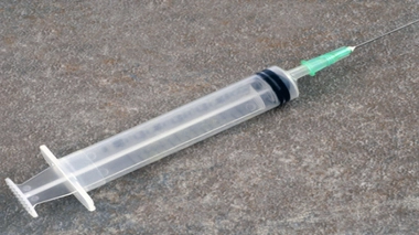 Drogues : des associations réclament des seringues en prison - 