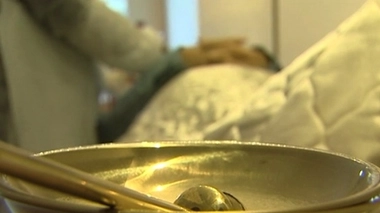 L'interdiction des soins funéraires sur les personnes atteintes du vih ou d'un virus hépatique sera effectivement levée le 1er janvier 2018.