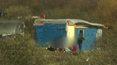 Jusqu'à présent, les migrants étaient contraints de se laver dans des installations de fortune