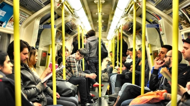 A Toronto, l’exposition au bruit de l’utilisateur du métro dépasse de 9 % le seuil recommandé. Photo via VisualHunt