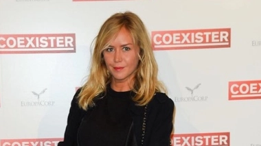 La chroniqueuse lors de l'avant-première du film Coexister (Source : Enora Malagré / Twitter https://twitter.com/EnoraMofficiel/status/912753581345972224)