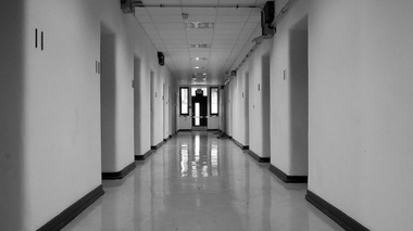 A Marseille, des parents contraints de traverser l'hôpital, leur bébé décédé dans les bras