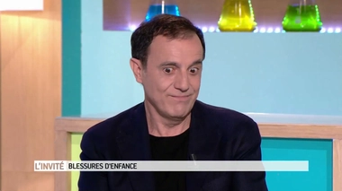 "Blessures d'enfance", entretien avec Thierry Beccaro, animateur comédien et auteur du livre "Je suis né à 17 ans"