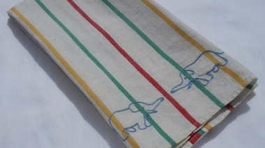 La prolifération des bactéries est favorisée par l’usage multiple des torchons et par une mauvaise hygiène.