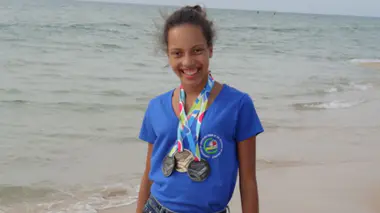 Marine Eraville avec ses médailles obtenues aux jeux mondiaux des transplantés. Photo prise en 2015.
