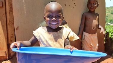 La cuvette est équipée d'une valve qui se ferme automatiquement pour empêcher d'attirer des insectes qui propagent des maladies et éviter les odeurs