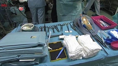 Une compresse retrouvée dans le poumon d'un patient 27 ans après