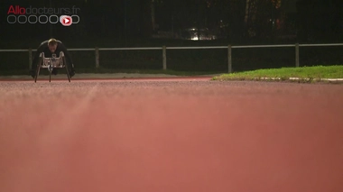 En France, Charles-Adrien Godet est le seul externe en sciences dentaires en fauteuil roulant