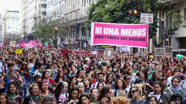 A 11 ans, privée du droit d'avorter, elle subit une césarienne