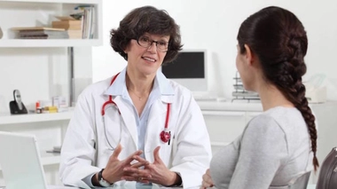 Les femmes représentent 47% des médecins hospitaliers