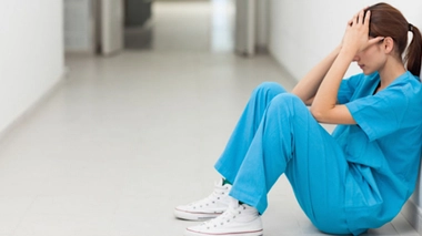 Soignants et coronavirus : "la priorité est de protéger les personnes exposées"