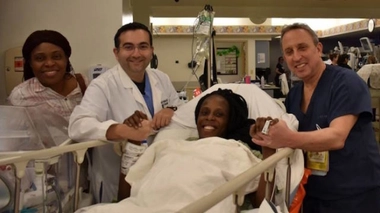 Thelma Chiaka après l'accouchement