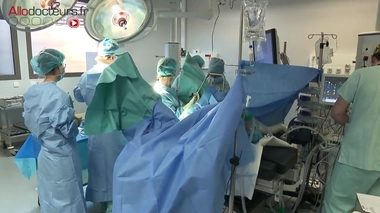 Attention, images de chirurgie très impressionnantes ! Hystérectomie par les voies naturelles