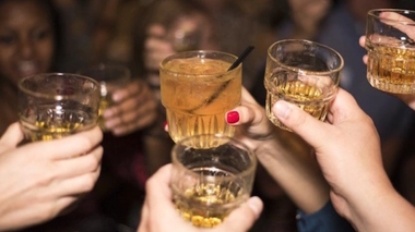 Etats-Unis : les étudiants habitués des bars surreprésentés parmi les auteurs d'agressions sexuelles