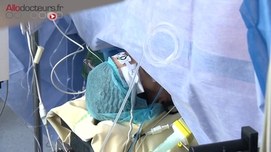 Attention, images de chirurgie très impressionnantes !