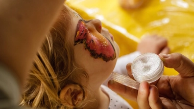 Alerte sur la composition du maquillage pour enfants
