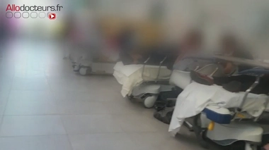 Urgences : "On court tout le temps, on est des robots"