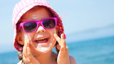 Attention aux crèmes solaires bio qui protègent parfois mal contre le soleil