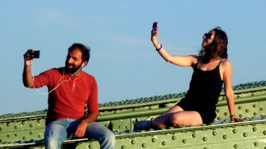 Certains sont prêts à prendre de grands risques pour obtenir une photo insolite. Crédits: Pixabay/pokati3