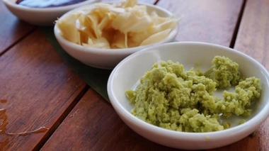 Elle mange trop de wasabi et fait un tako-tsubo !