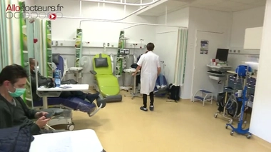 Selon l’association Vaincre la Mucoviscidose, il manque 200 postes majoritairement d’infirmiers sur l’ensemble des CRCM