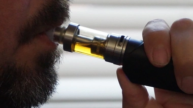 Maladies liées au vapotage : l’enquête progresse et accuse la vitamine E