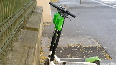 Ivre, un homme en trottinette électrique se fait arrêté sur une autoroute