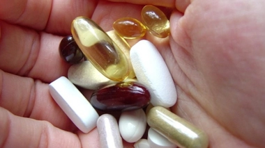 Compléments alimentaires : "être plus prudent qu’avec les médicaments"