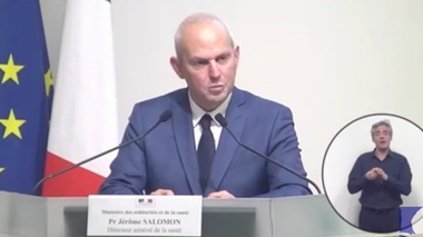 Le directeur général de la santé effectue un point presse quotidien sur l'épidémie de coronavirus.