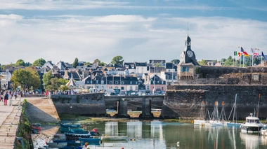Image d'illustration. La ville de Concarneau, en Bretagne, où le port du masque est désormais obligatoire sur les marchés pour limiter les contaminations au coronavirus.